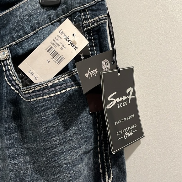Seven7 Luxe Women’s Jeans size 18. Tulip shape leg NWT - Picture 3 of 8